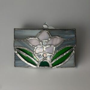 Vintage White Stained Glass Magnolia Flower sun catcher-hang In Window 5"x3.25"